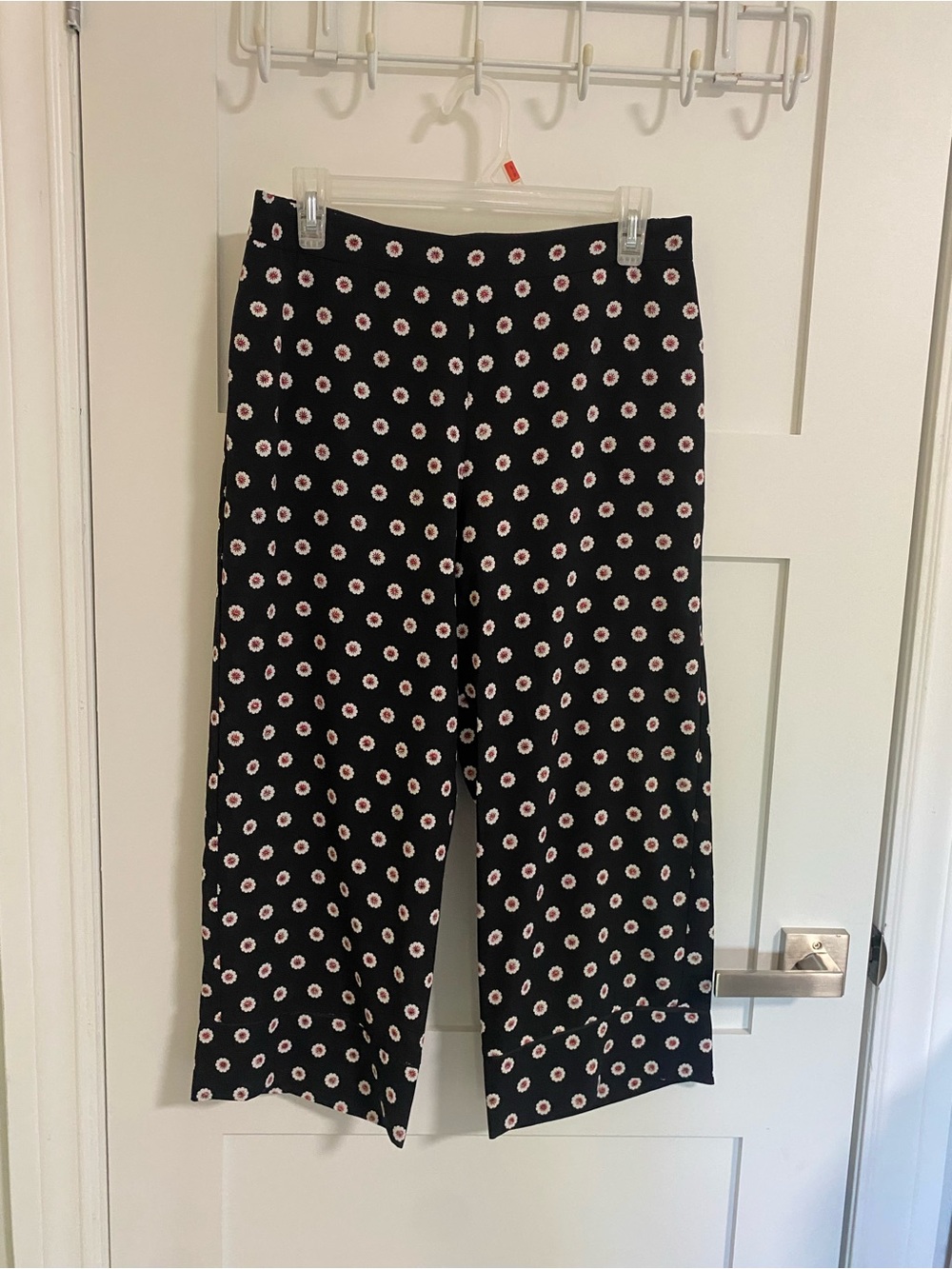 Black Wide-Leg Polka Dot Pants with Pink Daisies - Mango